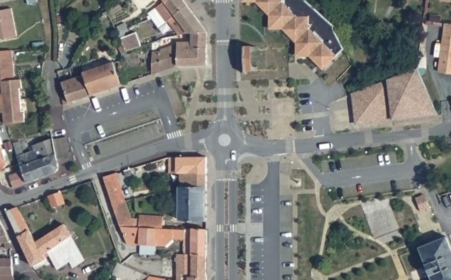 Vue aérienne du Rond-point anonyme n°162618022