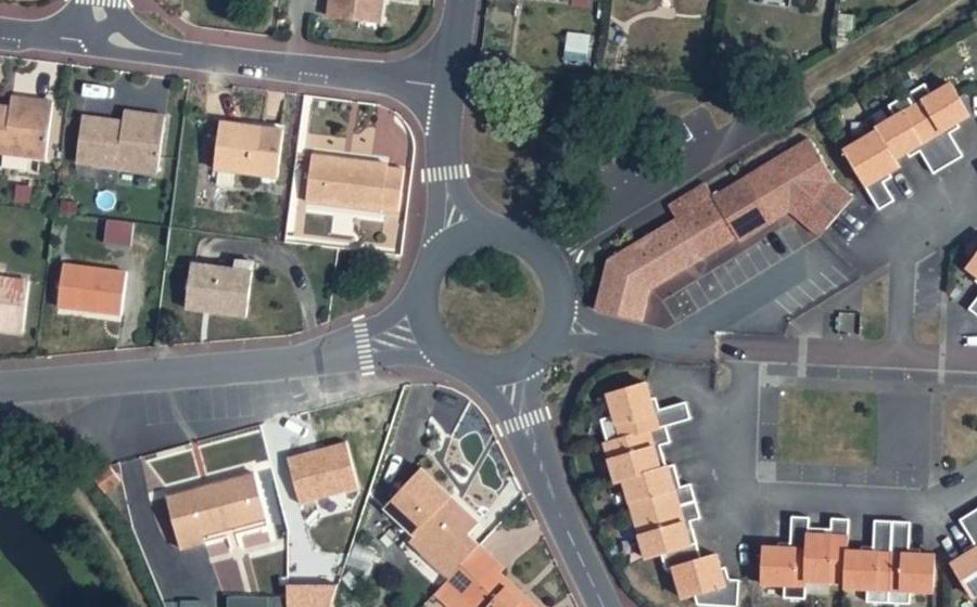 Vue aérienne du Rond-point anonyme n°162618226