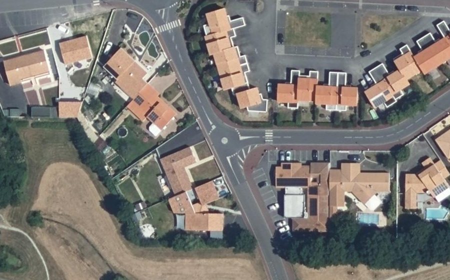 Vue aérienne du Rond-point anonyme n°162618743