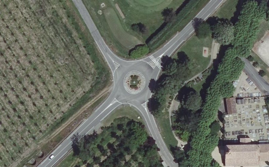 Vue aérienne du Rond-point anonyme n°162680237