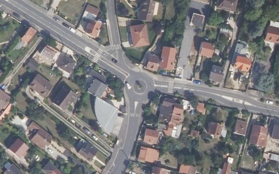 Vue aérienne du Rond-point anonyme n°162689386