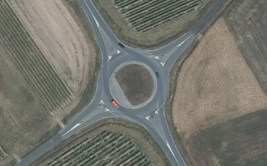 Vue aérienne du Rond-point anonyme n°162697264