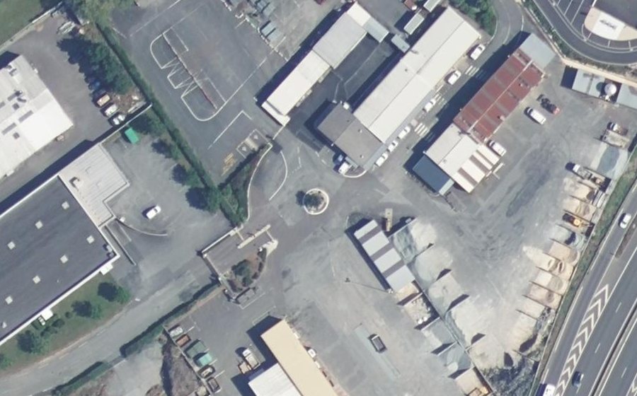 Vue aérienne du Rond-point anonyme n°162698613