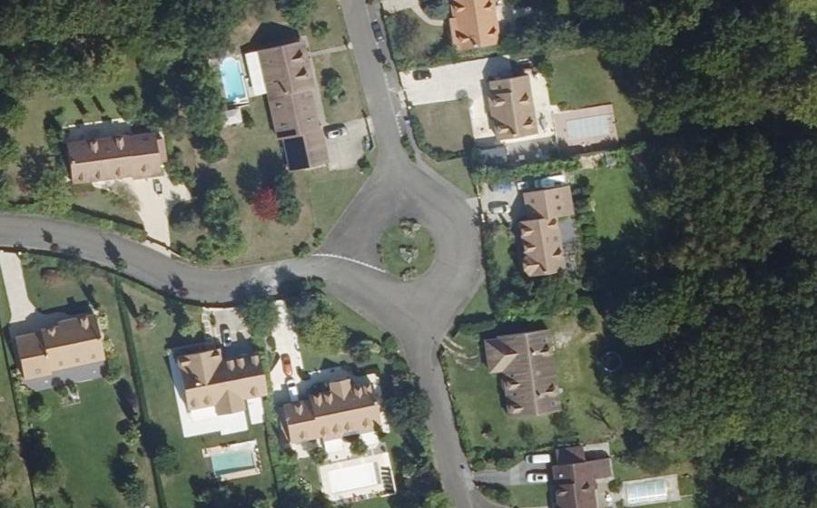 Vue aérienne du Rond-point anonyme n°162698994