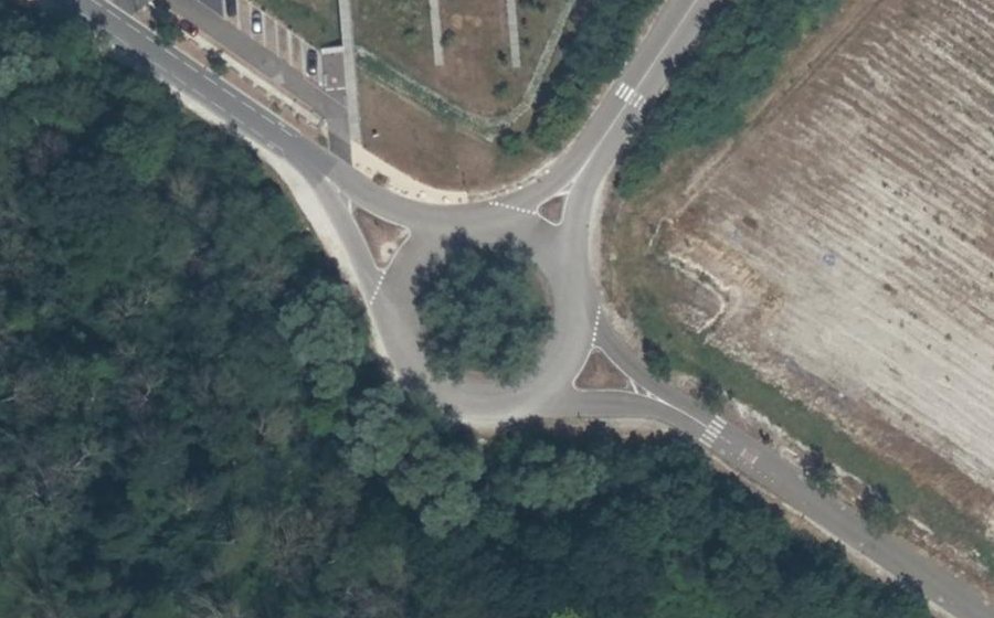 Vue aérienne du Rond-point anonyme n°162723012
