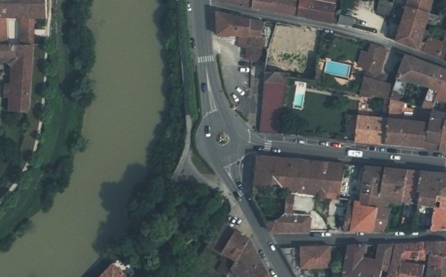 Vue aérienne du Rond-point anonyme n°162741033