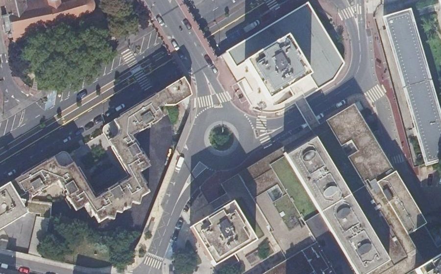 Vue aérienne du Rond-point anonyme n°162756196