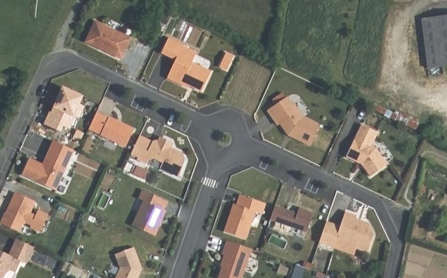 Vue aérienne du Rond-point anonyme n°162757137