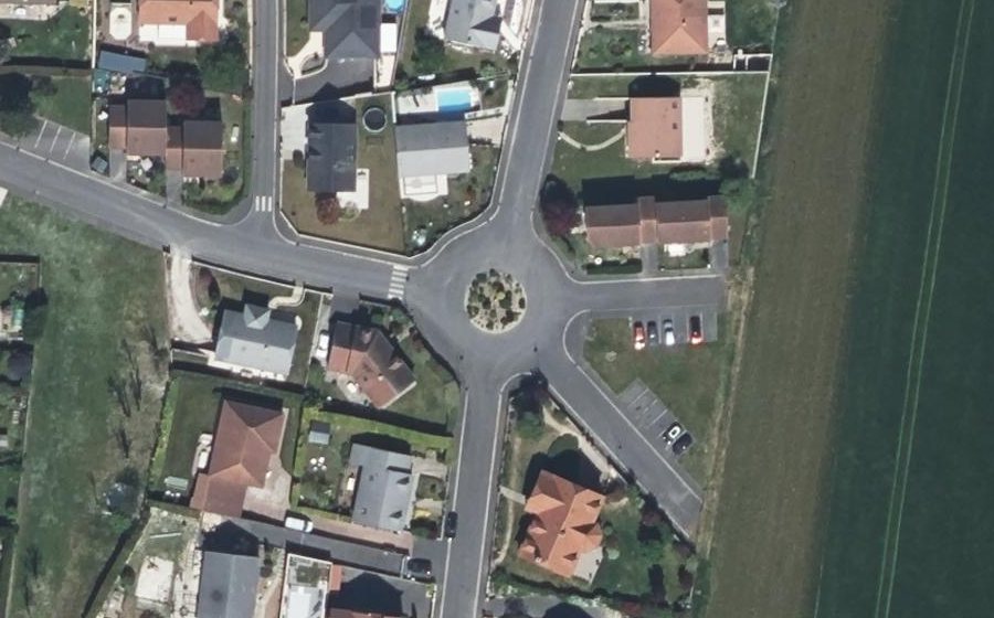 Vue aérienne du Rond-point anonyme n°162814254