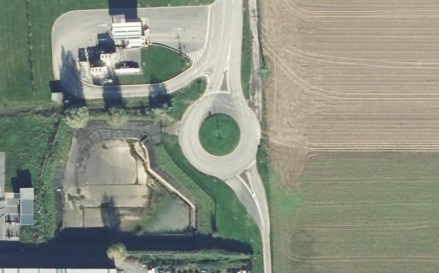 Vue aérienne du Rond-point anonyme n°162847217