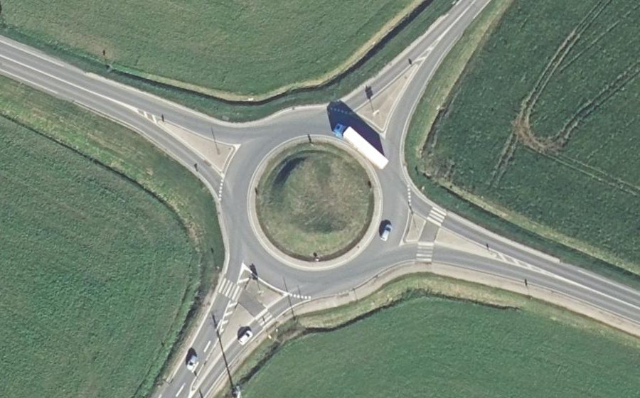 Vue aérienne du Rond-point anonyme n°162852734