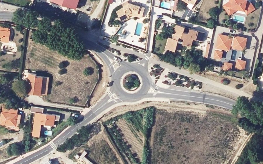 Vue aérienne du Rond-point anonyme n°162906243