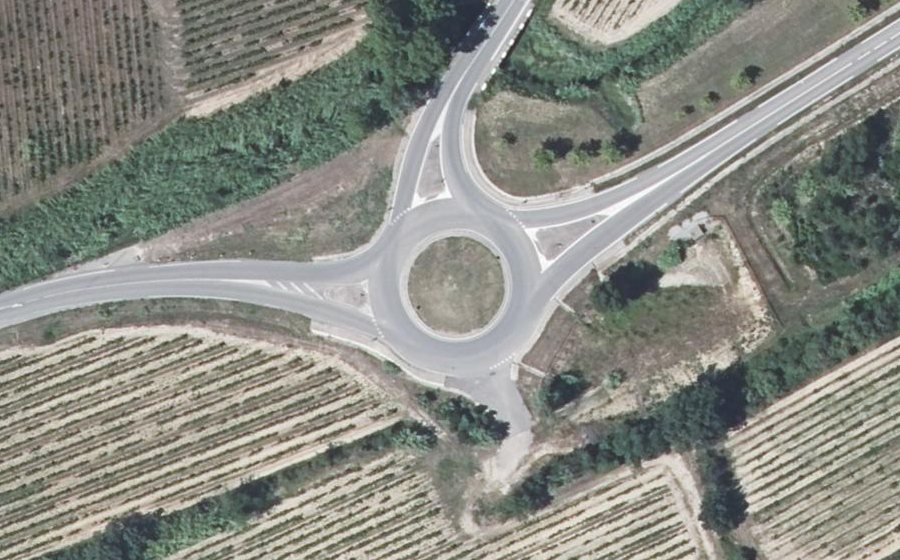 Vue aérienne du Rond-point anonyme n°162913662