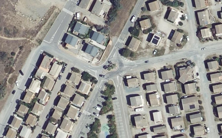 Vue aérienne du Rond-point anonyme n°162946455