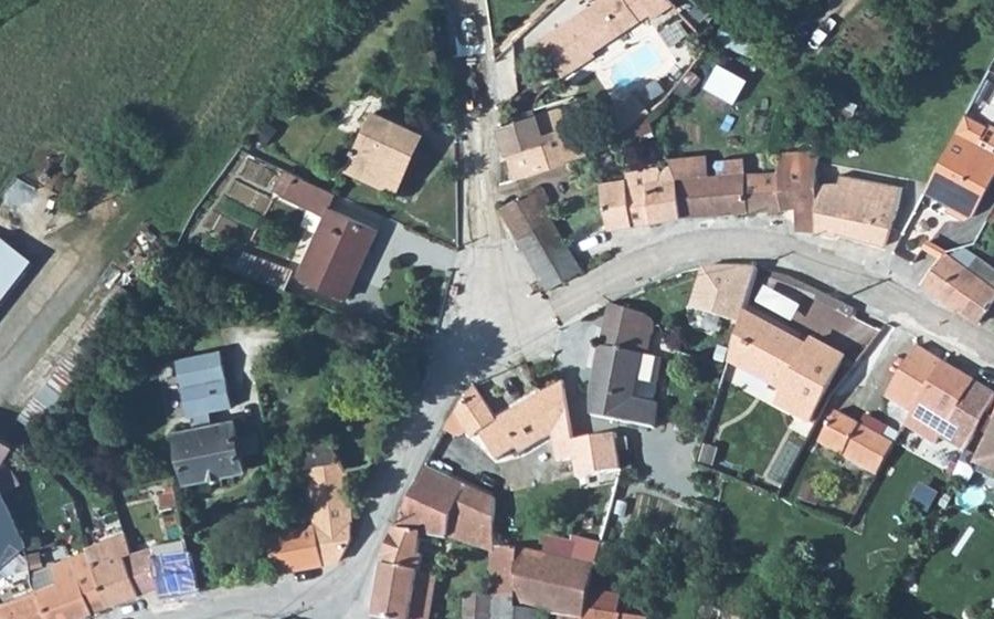 Vue aérienne du Rond-point anonyme n°162964420