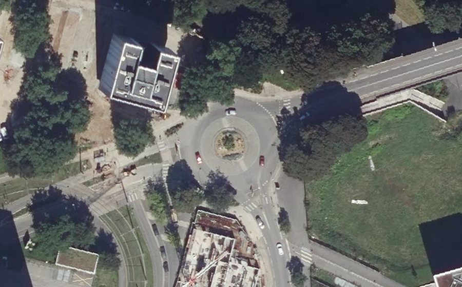 Vue aérienne du Rond-point anonyme n°162969212