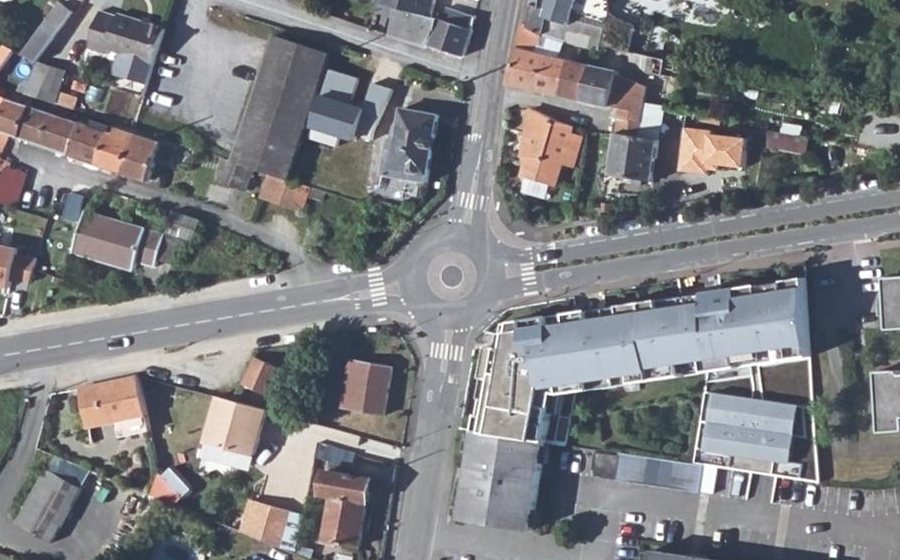 Vue aérienne du Rond-point anonyme n°163007811