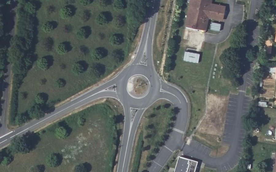 Vue aérienne du Rond-point anonyme n°163062906