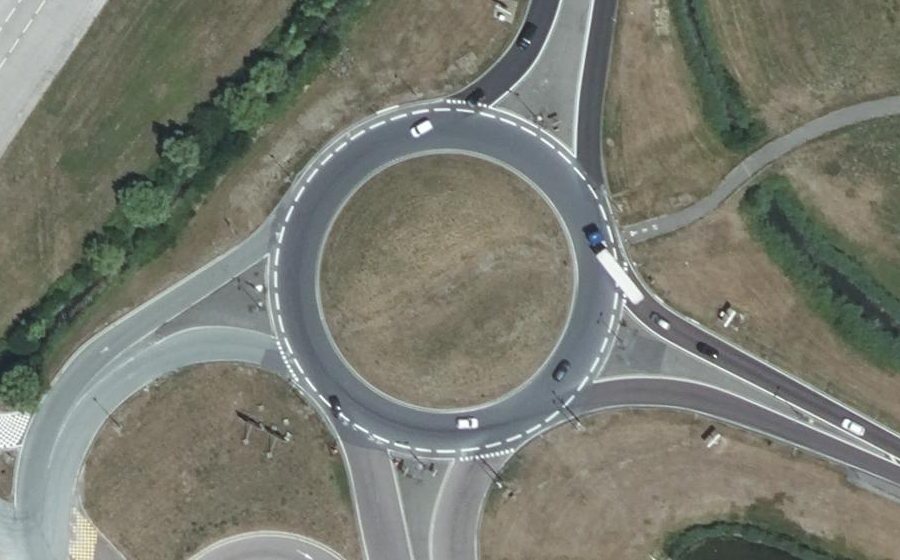 Vue aérienne du Rond-point anonyme n°163102115