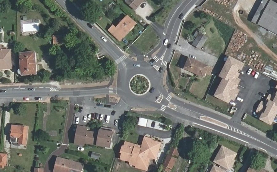 Vue aérienne du Rond-point anonyme n°163103418