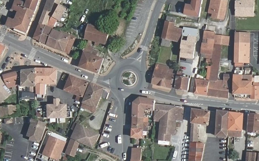 Vue aérienne du Rond-point anonyme n°163103506