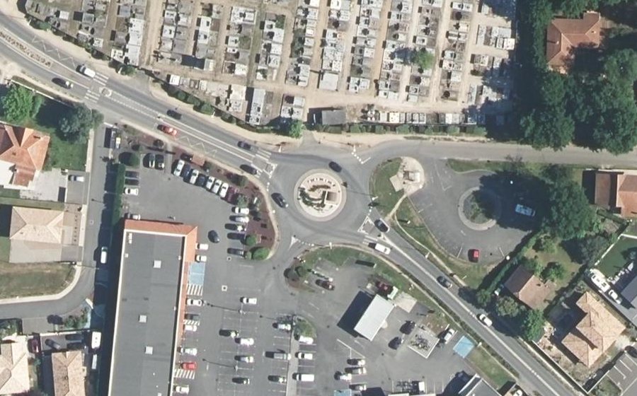 Vue aérienne du Rond-point anonyme n°163105800