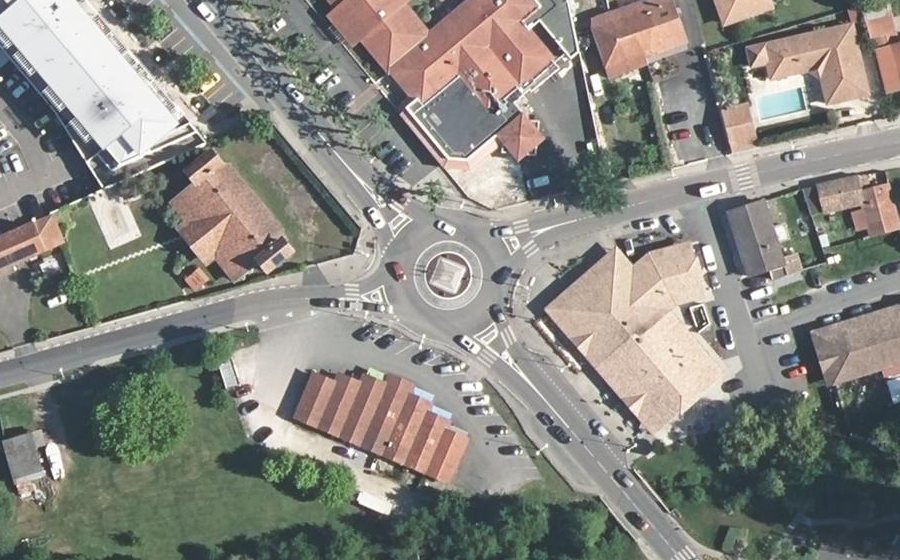Vue aérienne du Rond-point anonyme n°163105801