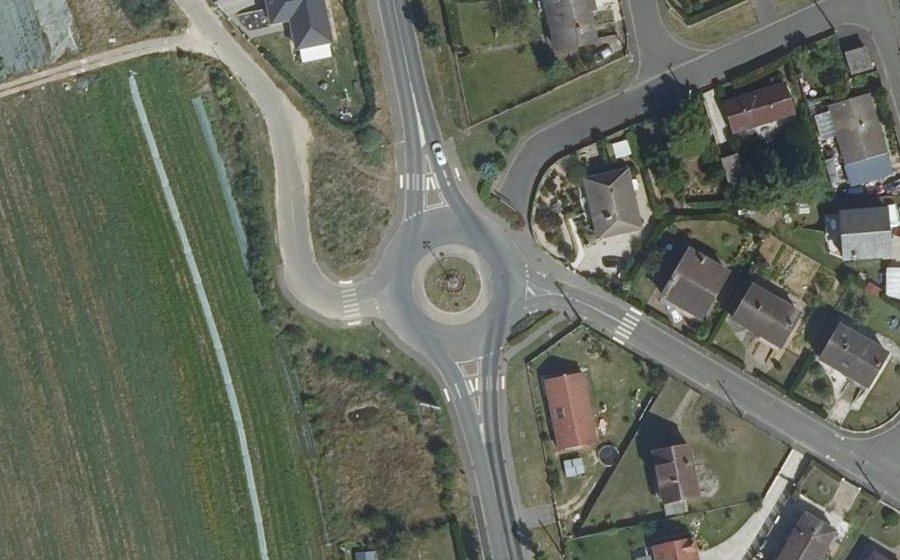 Vue aérienne du Rond-point anonyme n°163107055