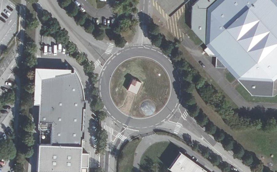 Vue aérienne du Rond-point anonyme n°16311617