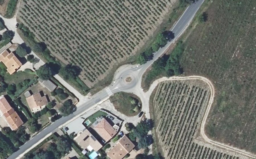 Vue aérienne du Rond-point anonyme n°16313185
