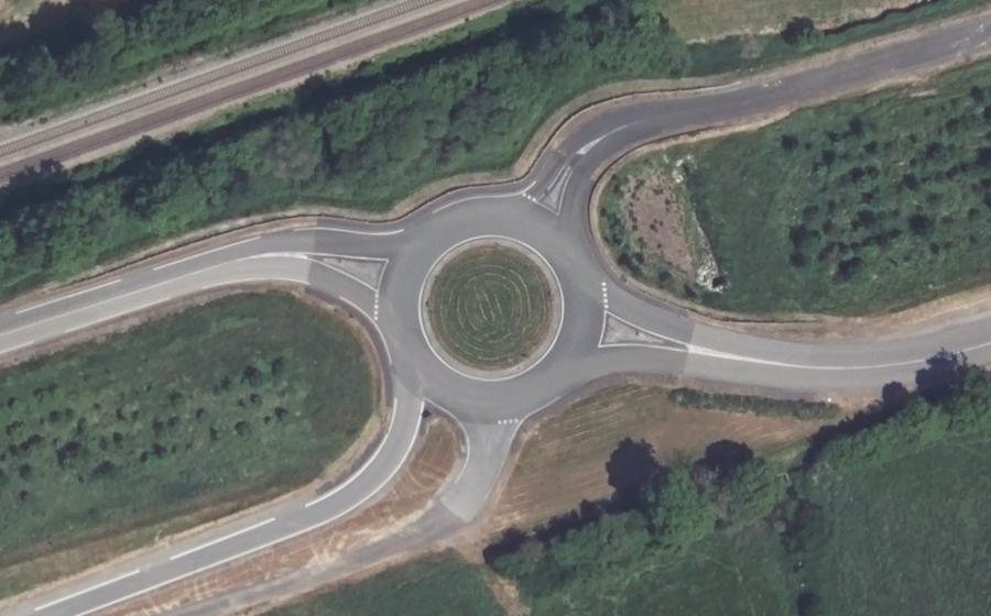 Vue aérienne du Rond-point anonyme n°163214124