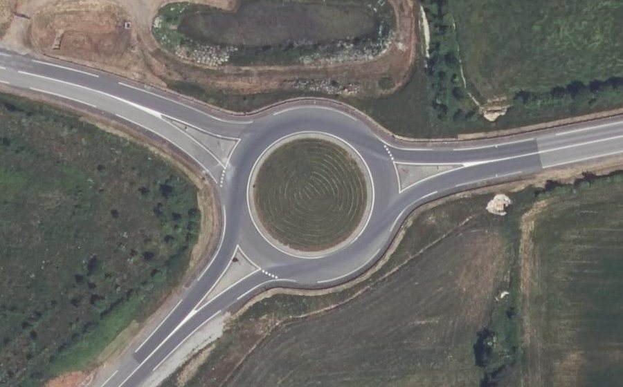 Vue aérienne du Rond-point anonyme n°163214128