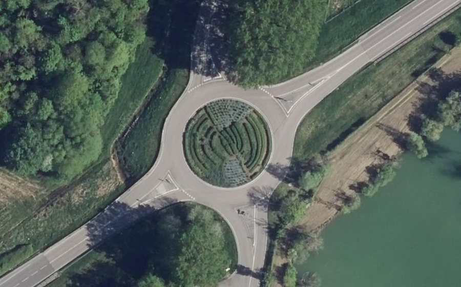 Vue aérienne du Rond-point anonyme n°163216608