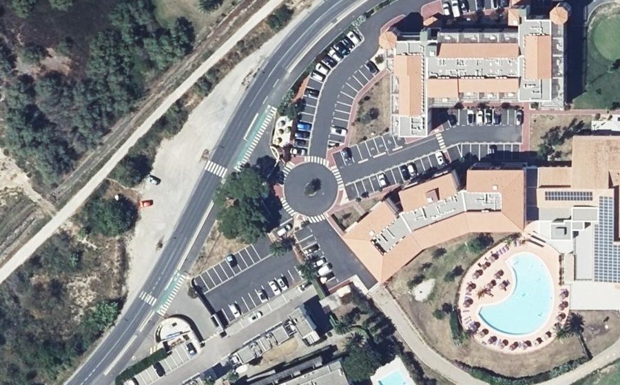 Vue aérienne du Rond-point anonyme n°163218856