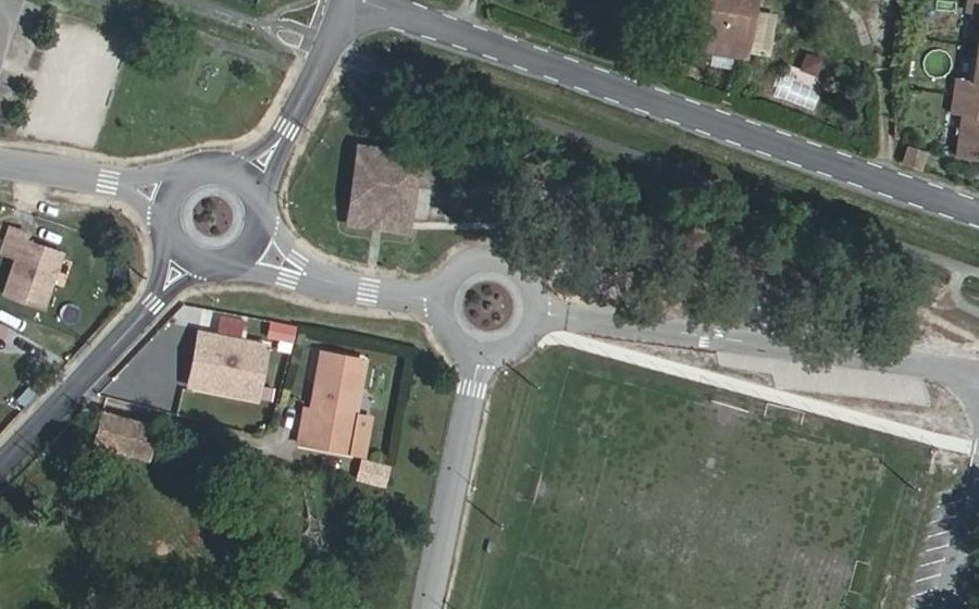 Vue aérienne du Rond-point anonyme n°163260408