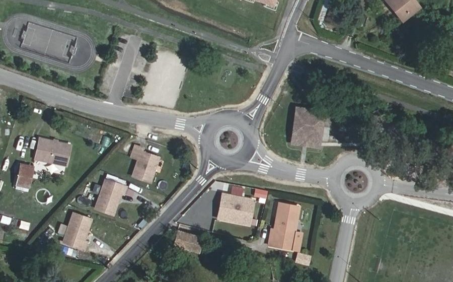 Vue aérienne du Rond-point anonyme n°163260409