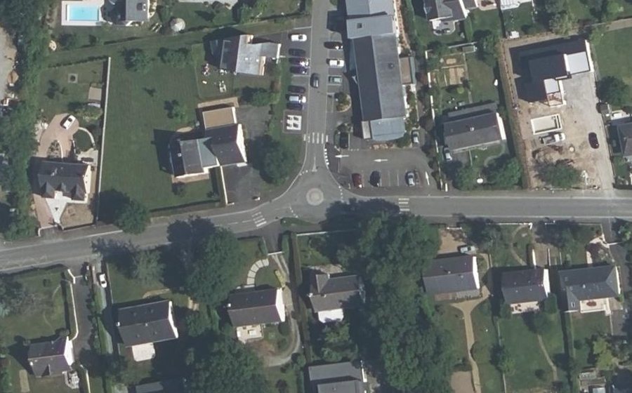 Vue aérienne du Rond-point anonyme n°163286685