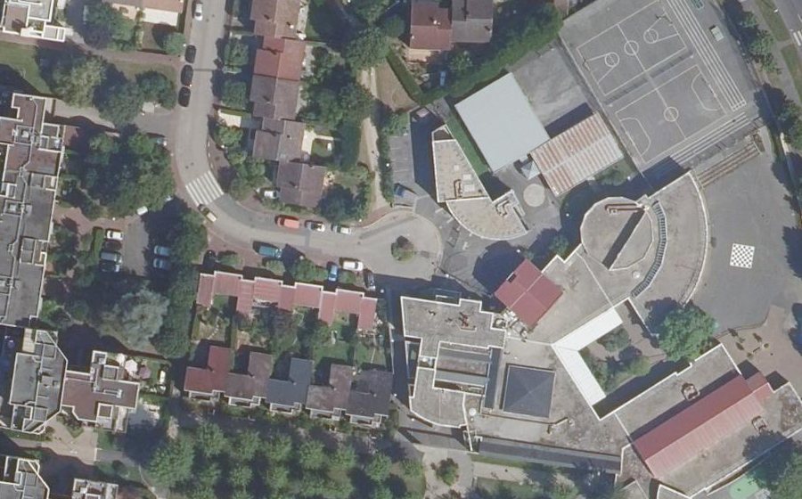 Vue aérienne du Rond-point anonyme n°163384437