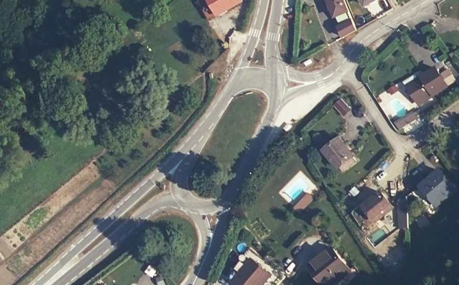 Vue aérienne du Rond-point anonyme n°163417615