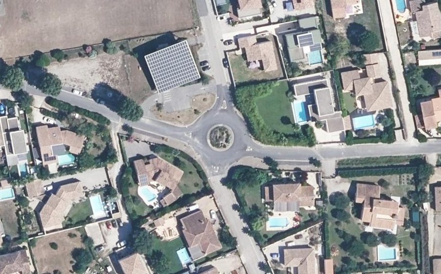 Vue aérienne du Rond-point anonyme n°163466654