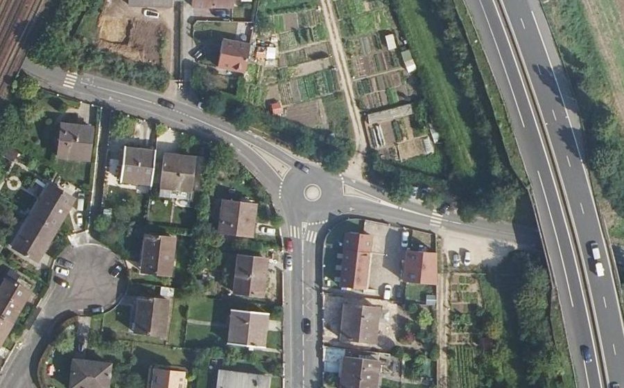 Vue aérienne du Rond-point anonyme n°163491727