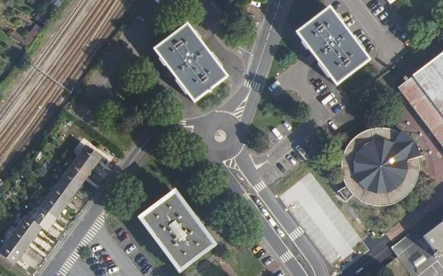 Vue aérienne du Rond-point anonyme n°163491729