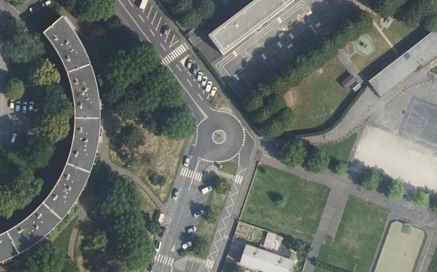Vue aérienne du Rond-point anonyme n°163491736