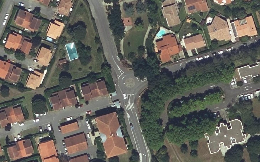 Vue aérienne du Rond-point anonyme n°16350440