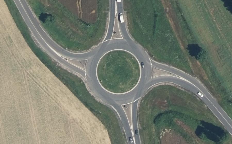 Vue aérienne du Rond-point anonyme n°163551527