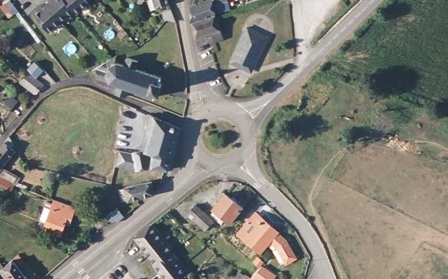 Vue aérienne du Rond-point anonyme n°163567024