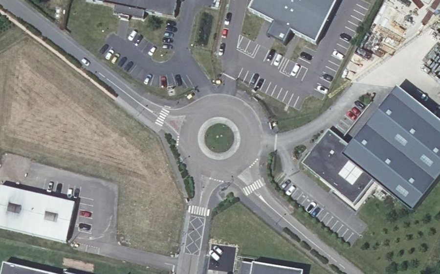 Vue aérienne du Rond-point anonyme n°163604043