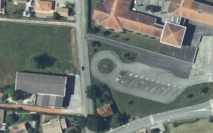 Vue aérienne du Rond-point anonyme n°163637245