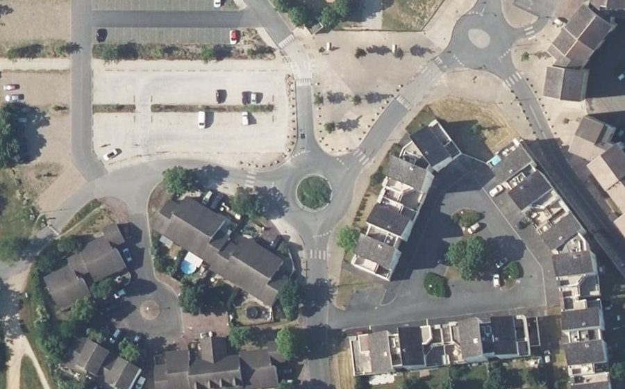 Vue aérienne du Rond-point anonyme n°163656273