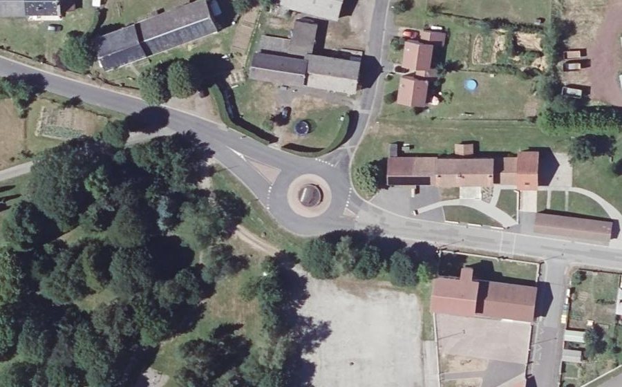 Vue aérienne du Rond-point anonyme n°163739080